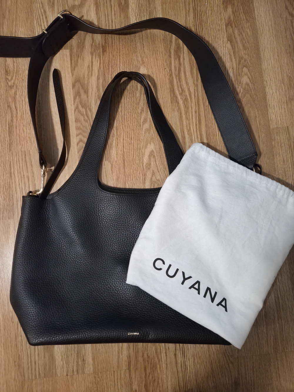 Cuyana System Tote 13 inch Pebble Black | Dust Bag